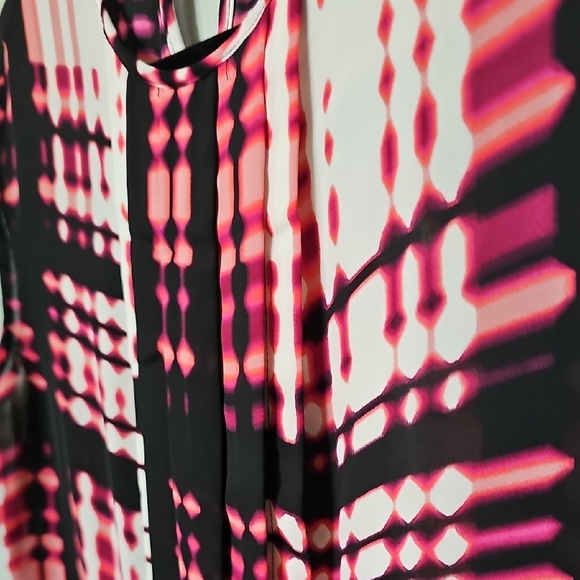 Worthington Colorful Pink and Black Pleated Front Sleeveless Graphic Blouse Med - Picture 4 of 11